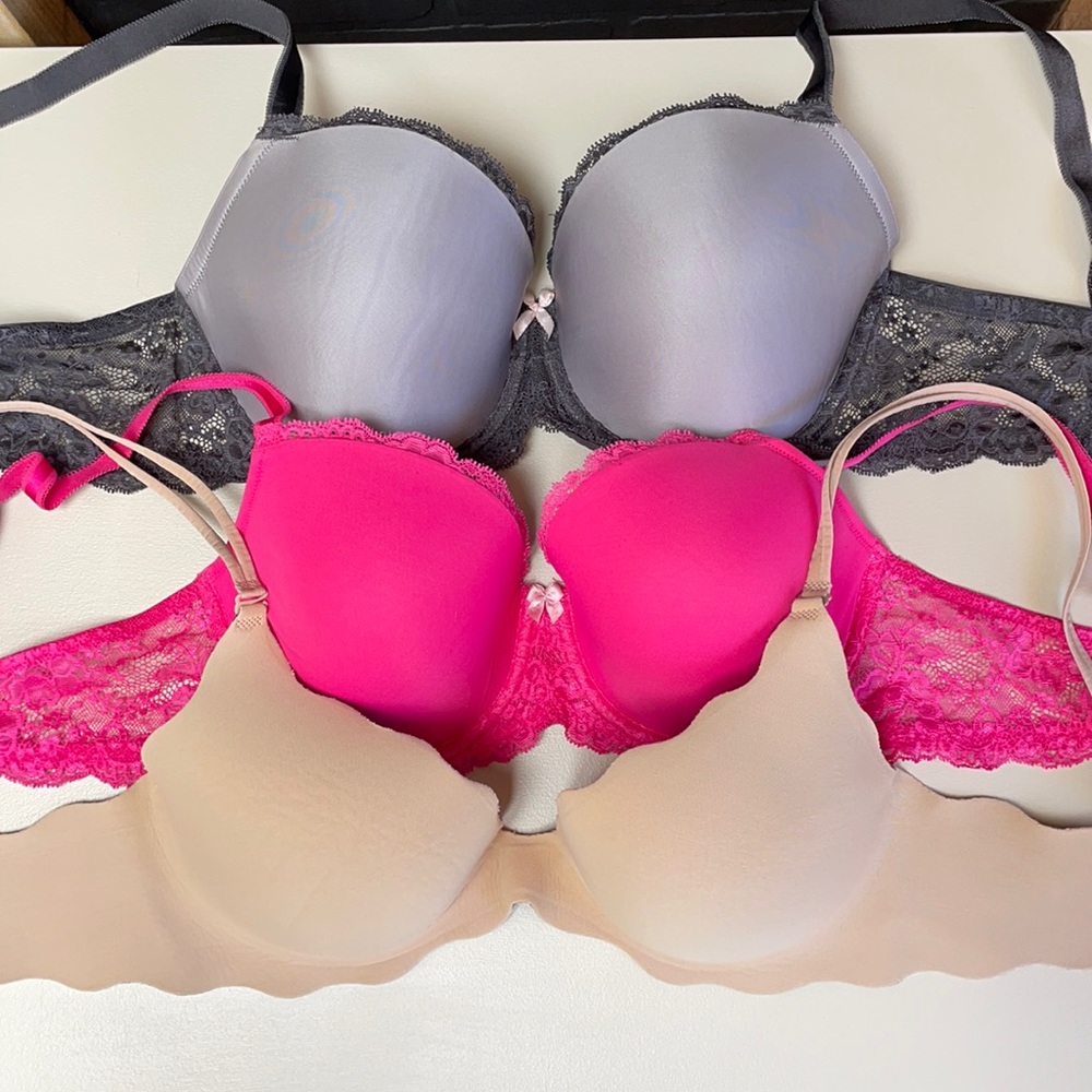 3 Victoria’s Secret bras